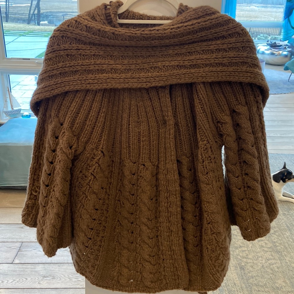 Cashmere sweater with detachable hood